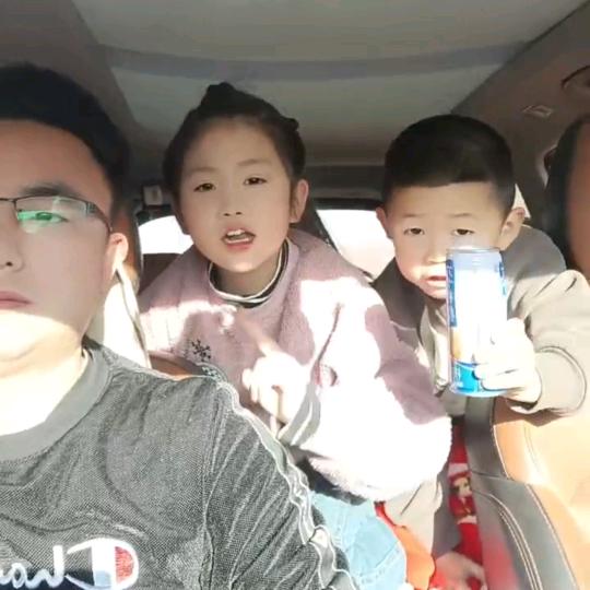 王超（带俩娃）