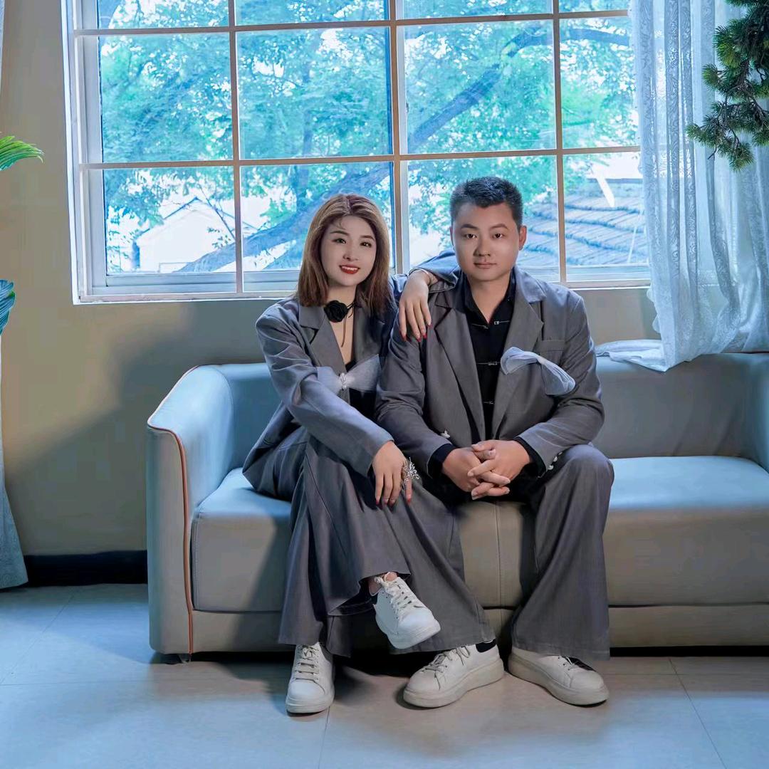 满山的猴子我的屁股最红