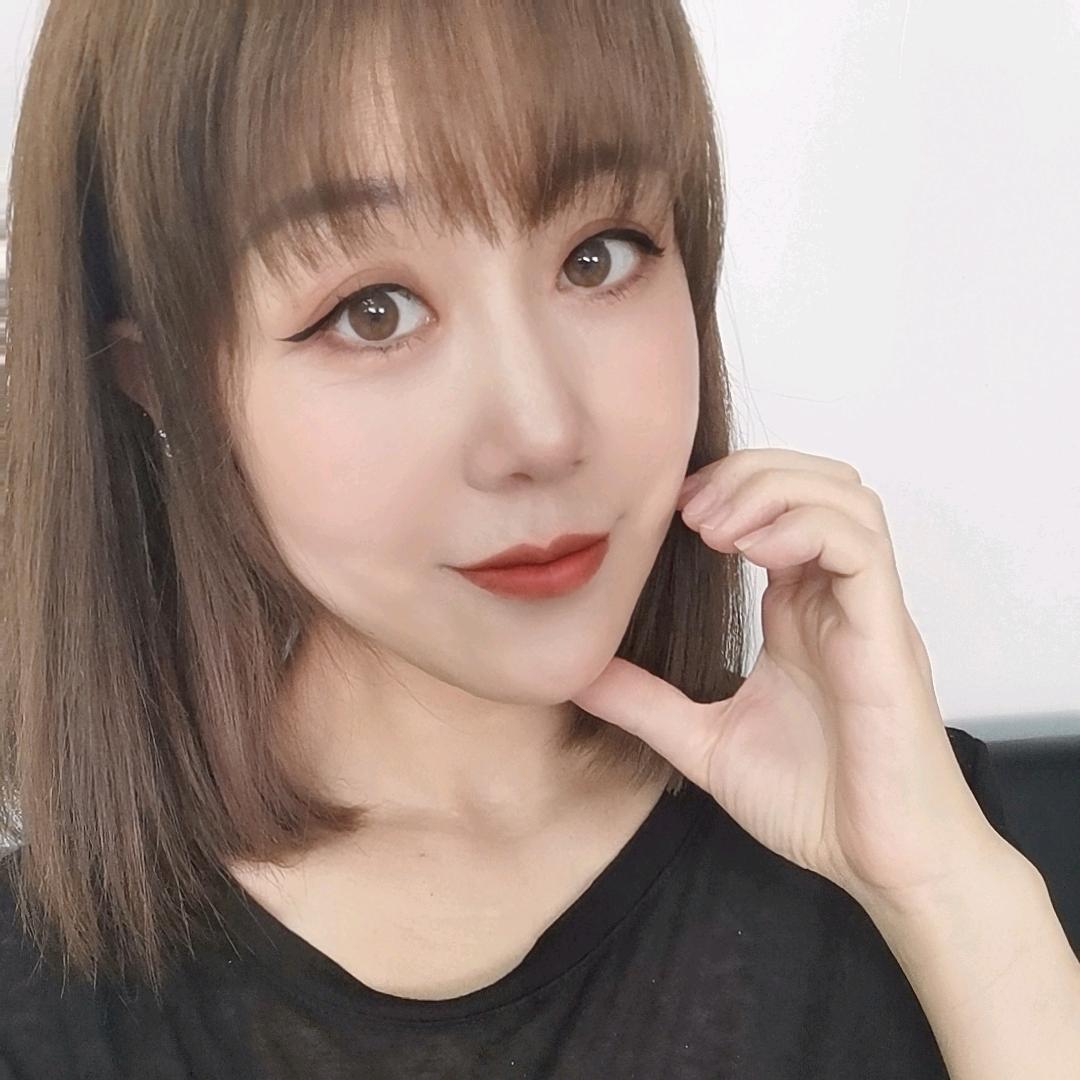 娜娜 （里由  专业男士理发馆）