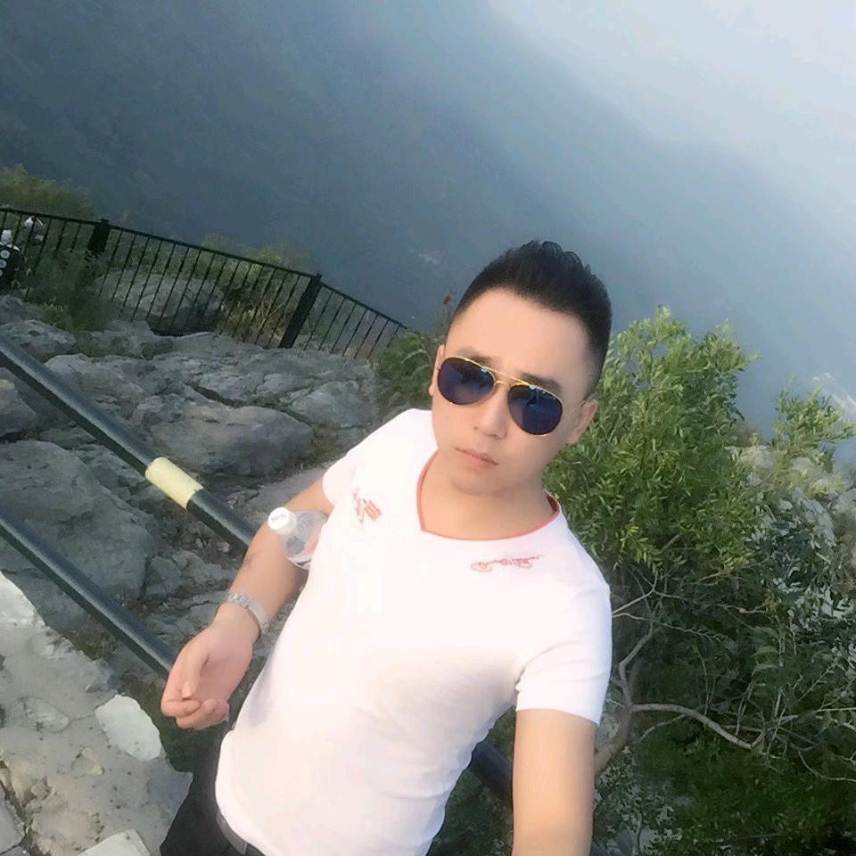 子昂、很调皮。