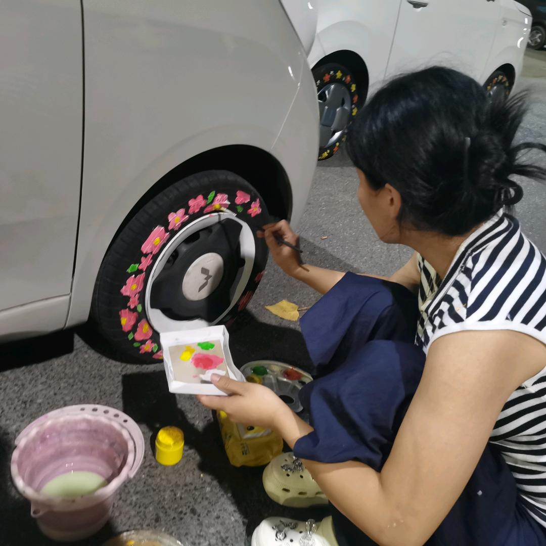 显眼包—轮胎涂鸦