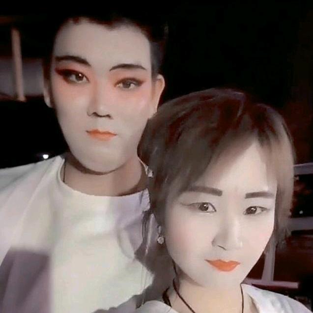 竹林关小白狮演艺传媒