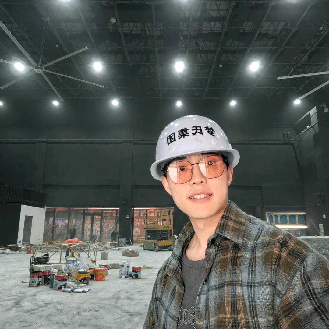 梦氏华熙LIVE店店长陈教练