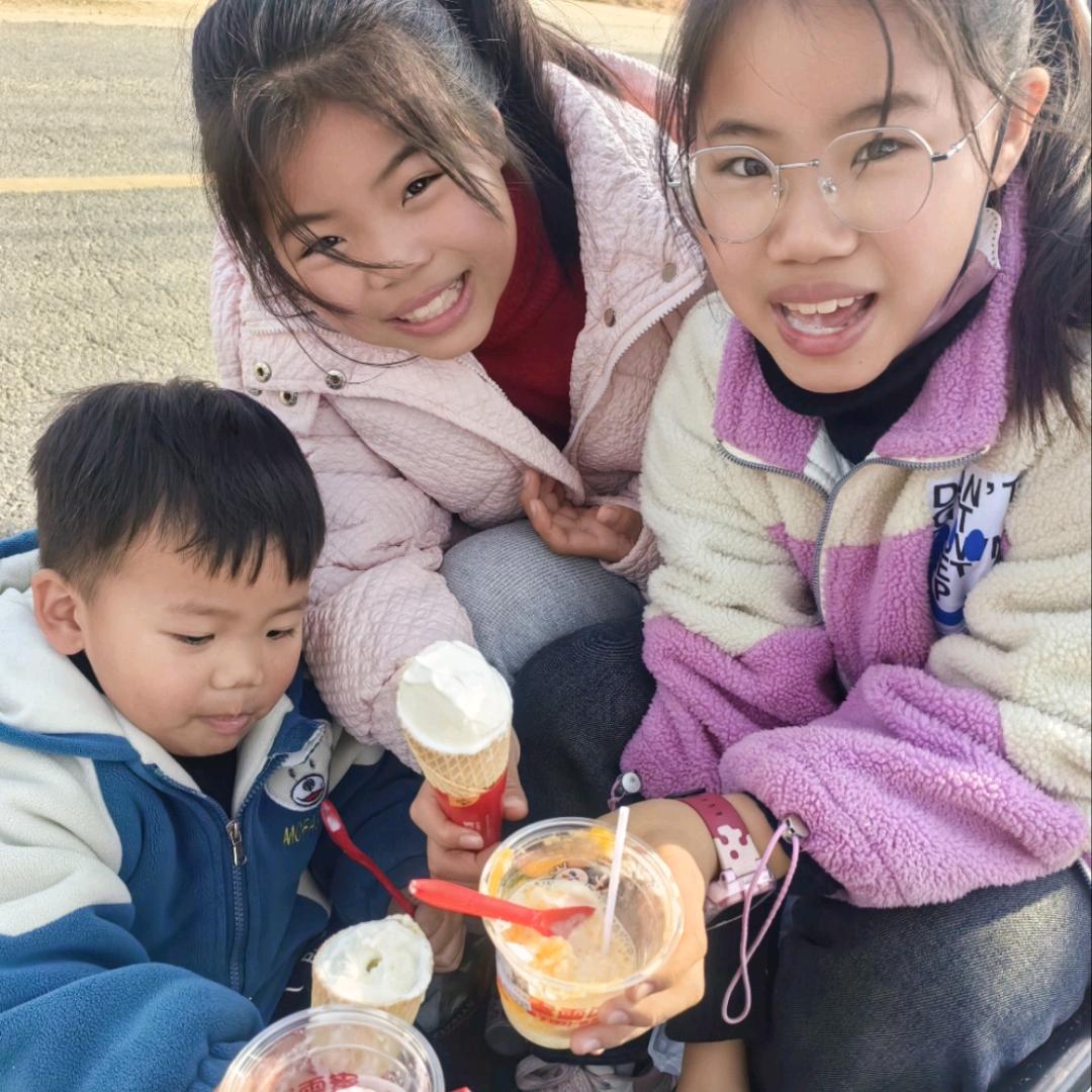 三个孩子的妈妈要努力