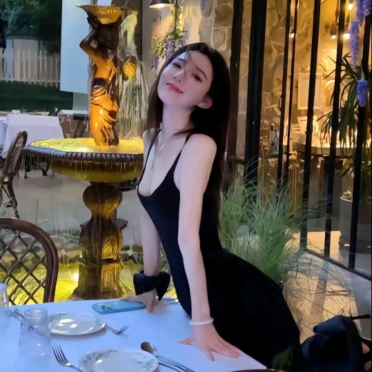 @👑᭄ꦿ᭄ོ࿆.🌈💋💋💋冰姐