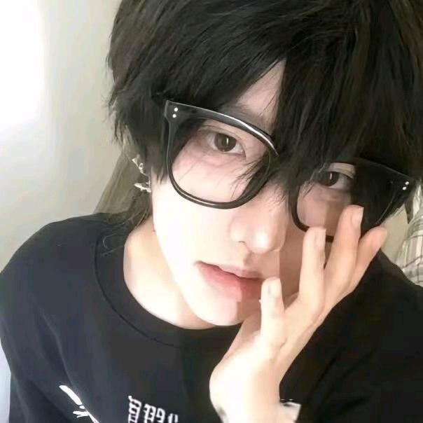 单手举起两头猪