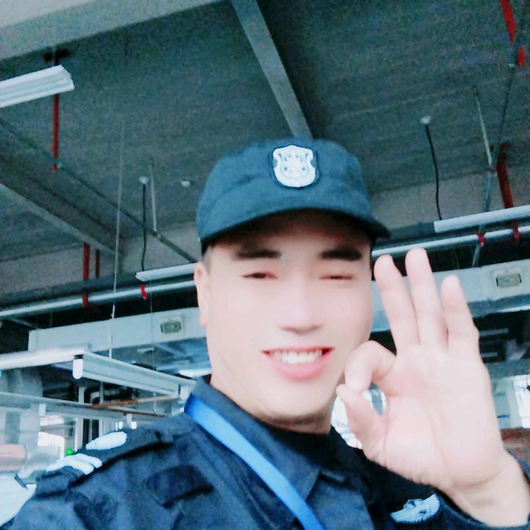 平安快乐幸福的人