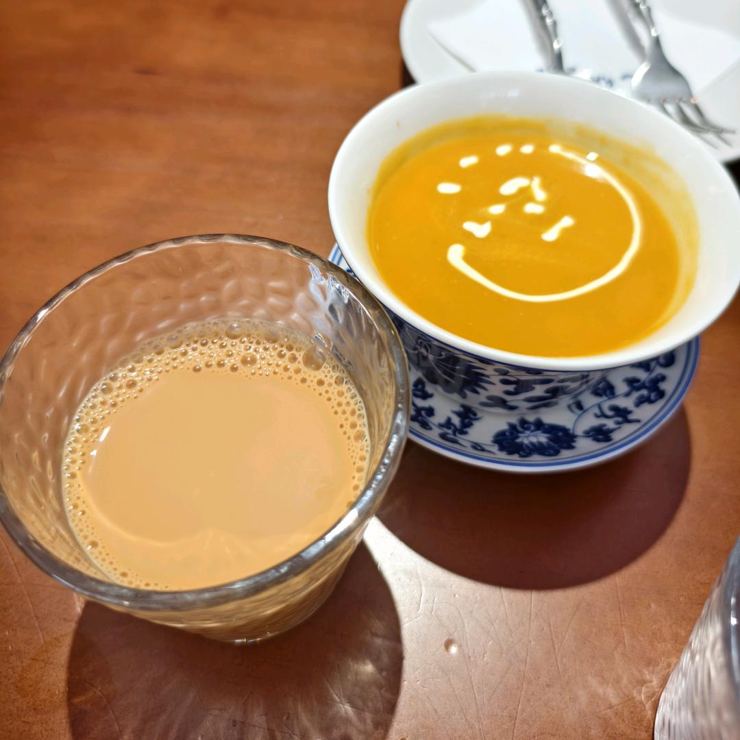 摆摊的小妹子
