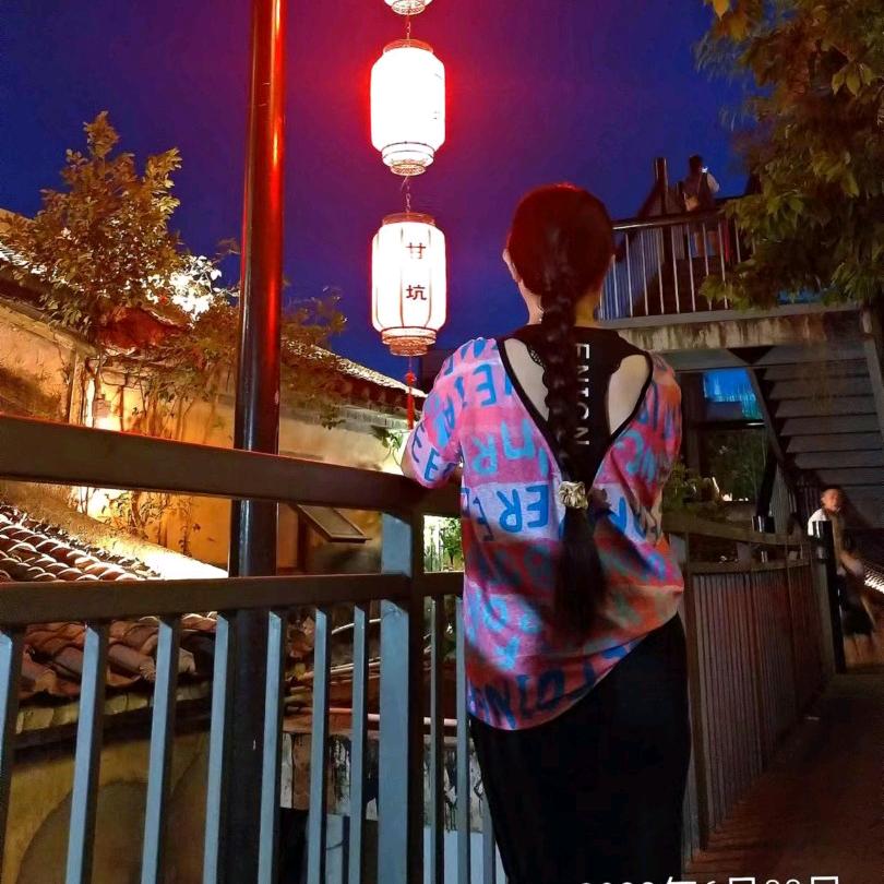 静静(*˘︶˘*).｡.:*♡浅笑