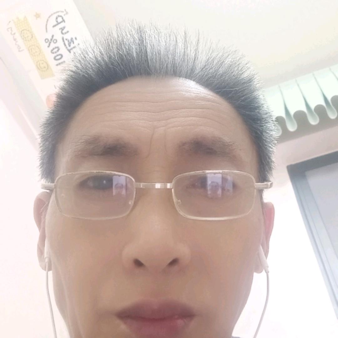 我是一个老顽童善于各类编织，爱好文艺娱乐