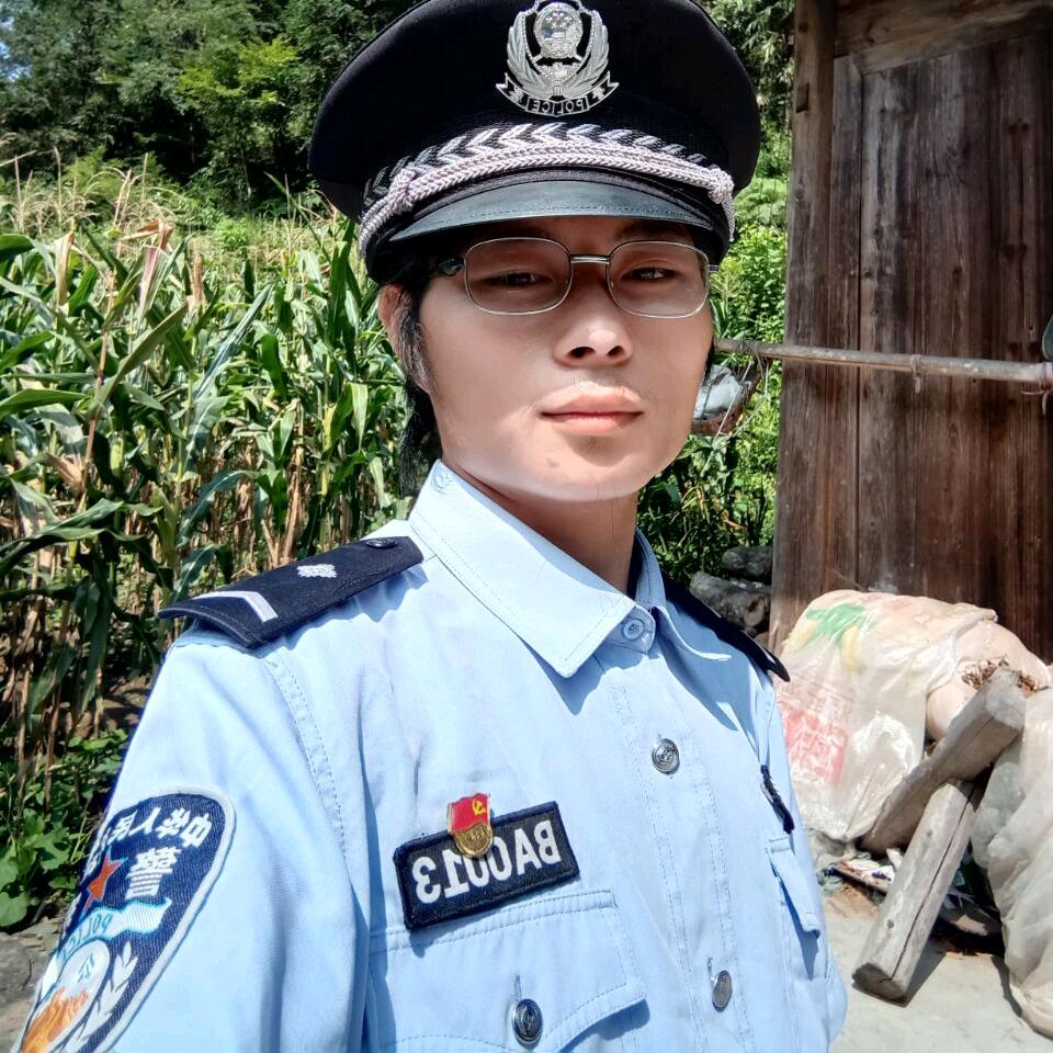 李亮1834778365