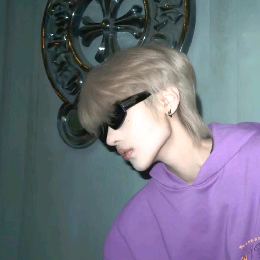 YY.