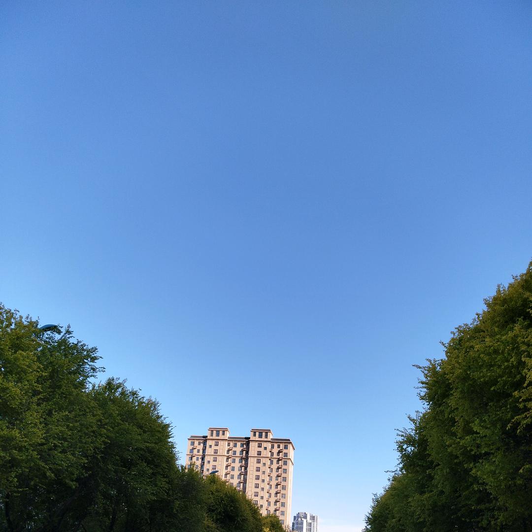 同一片蓝天