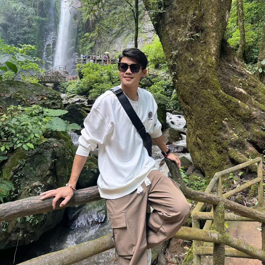 ကောင်းမြတ်လင်း(小袁）