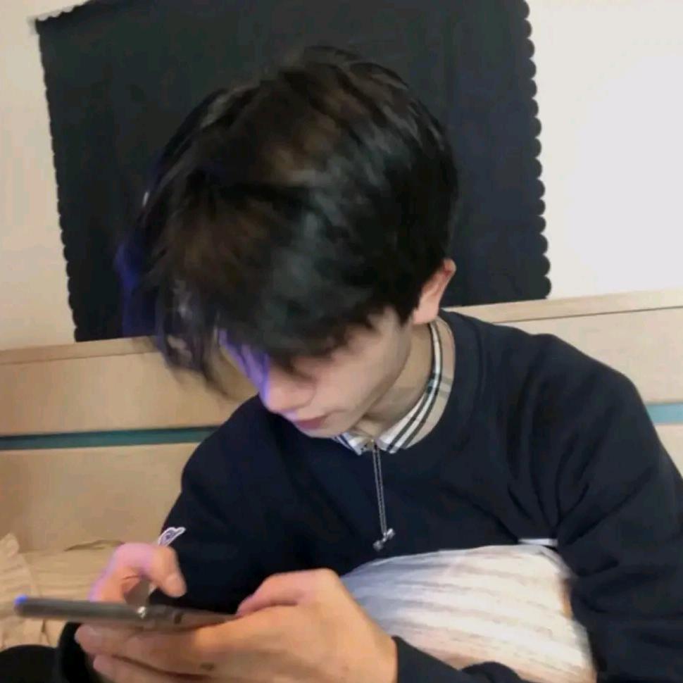 小李…