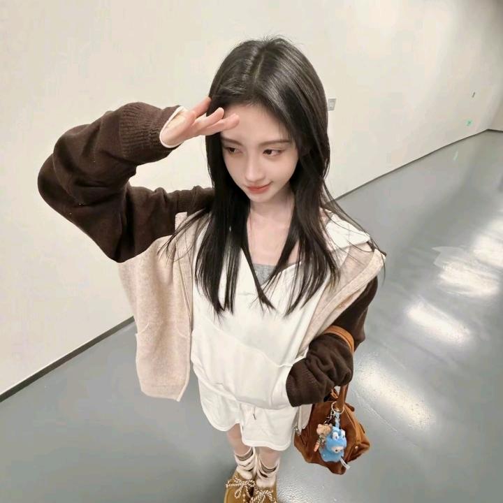 祎祎控🎄◟(˶> ᎑ <˶)◞🌷