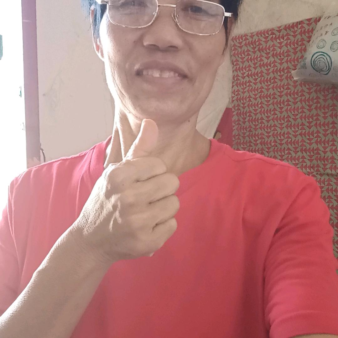 完美姐是一个60后宝奶主播晚上七点十分，