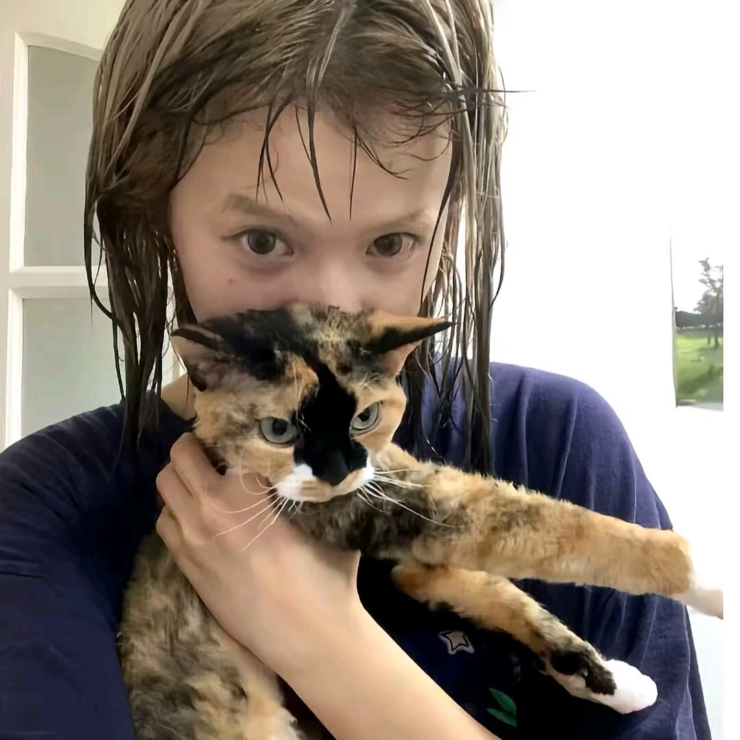 老公离家的那晚雨夜猛踹瘸子的另一条好腿