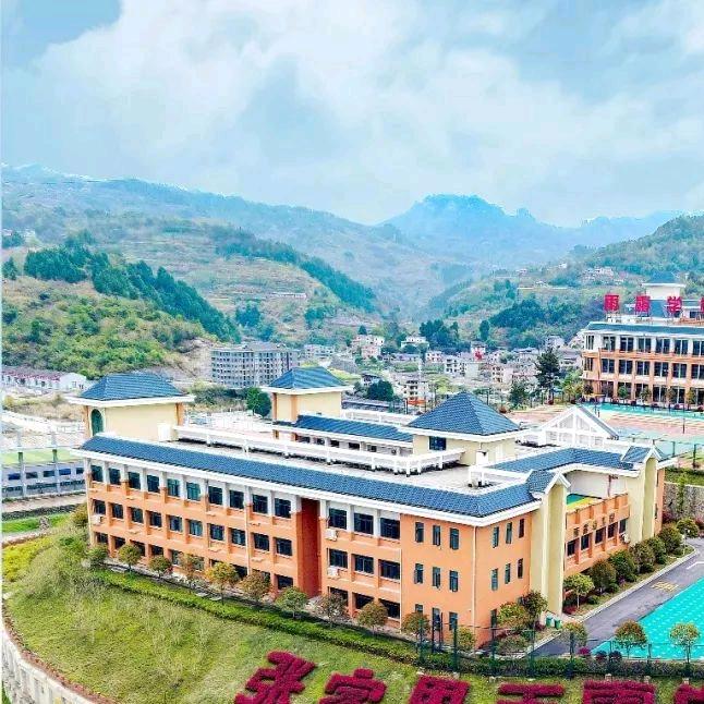 张家界雨露学校高中部