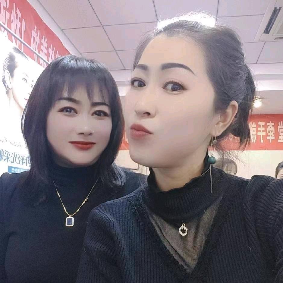 卖柴火粽子的小姐姐