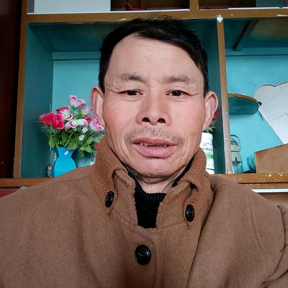 杨恒亮本单身过的也开心快乐。