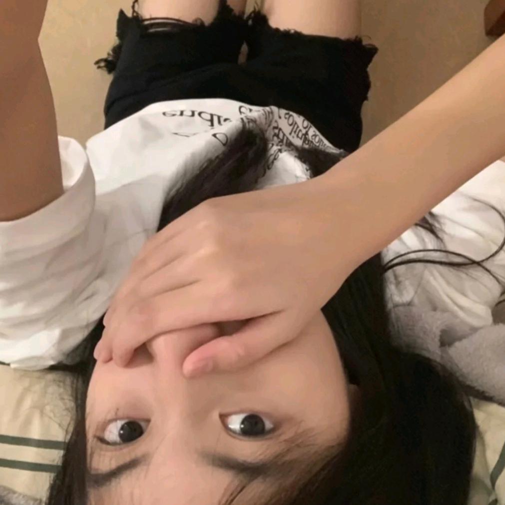 烦躁的灰色拉面.