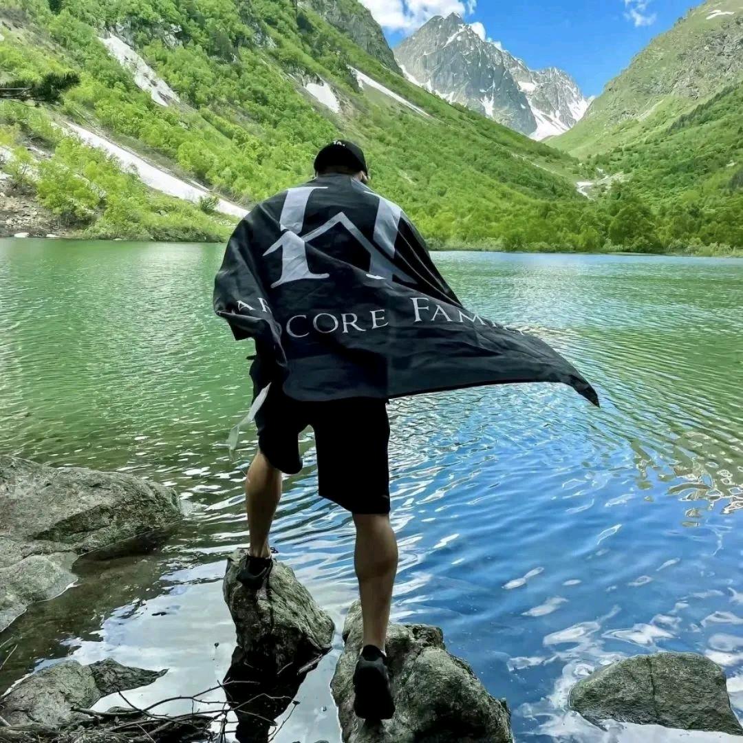 想自由不敢自由的小丑