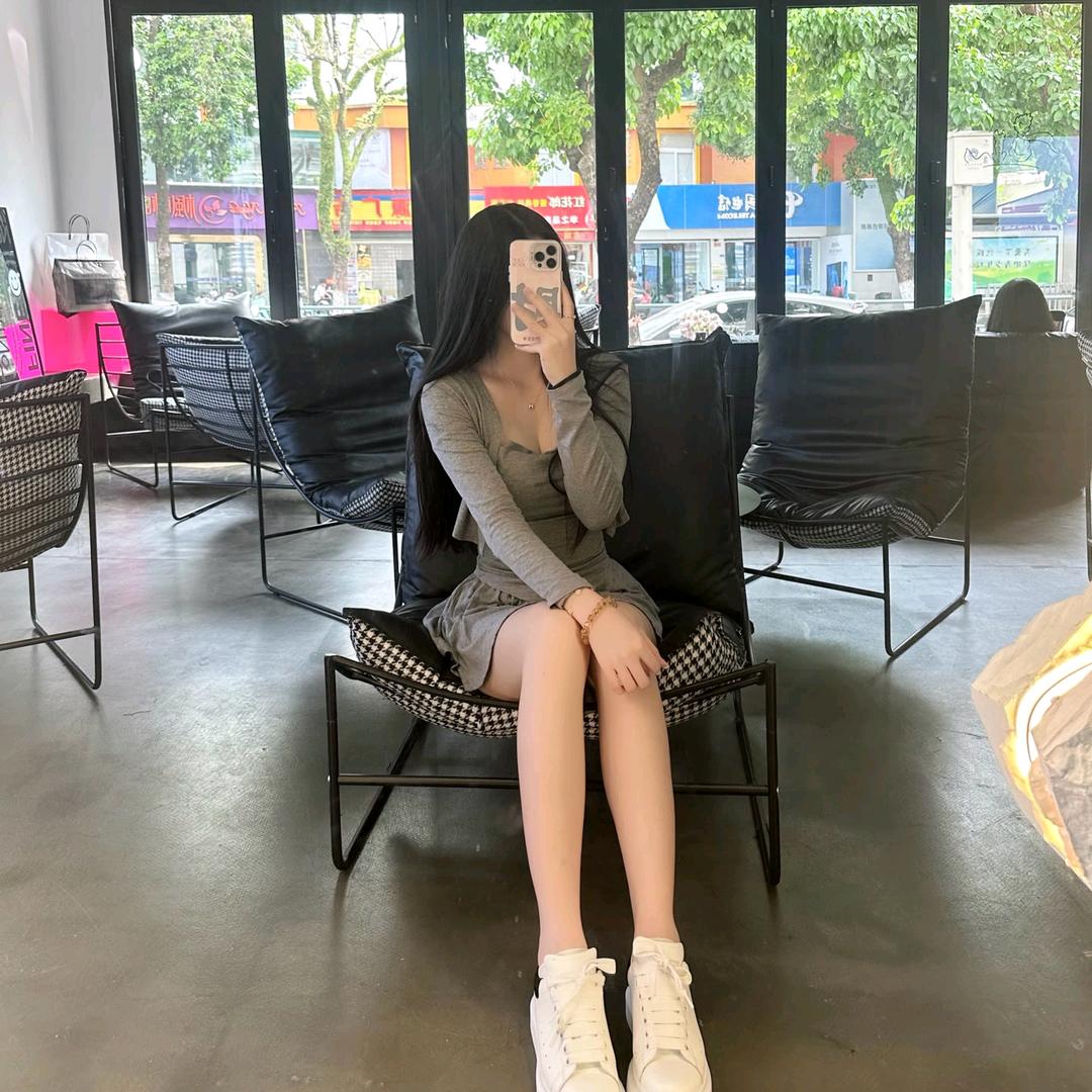 月亮还不睡{龙湖区}