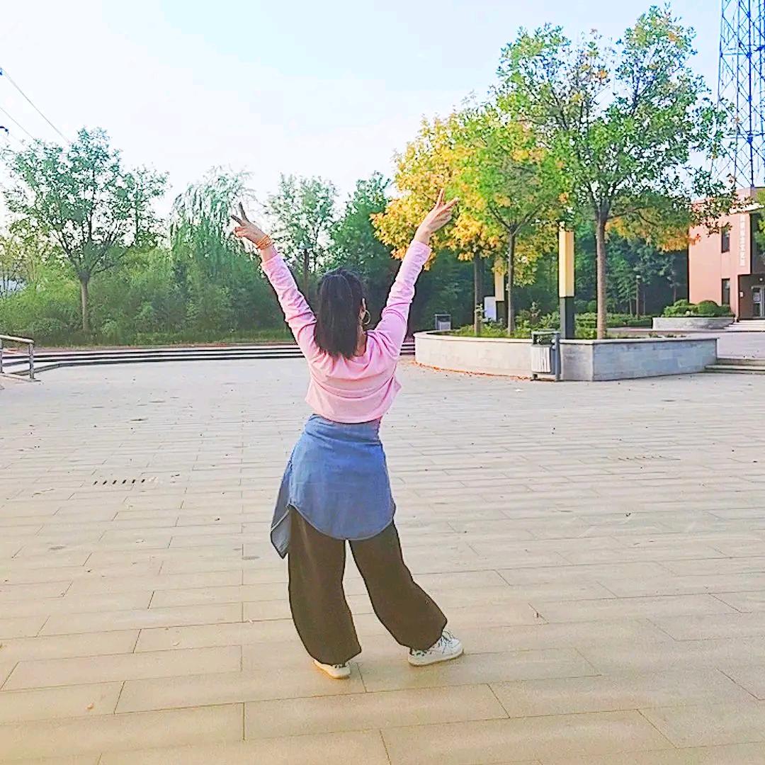 🐼 💃
