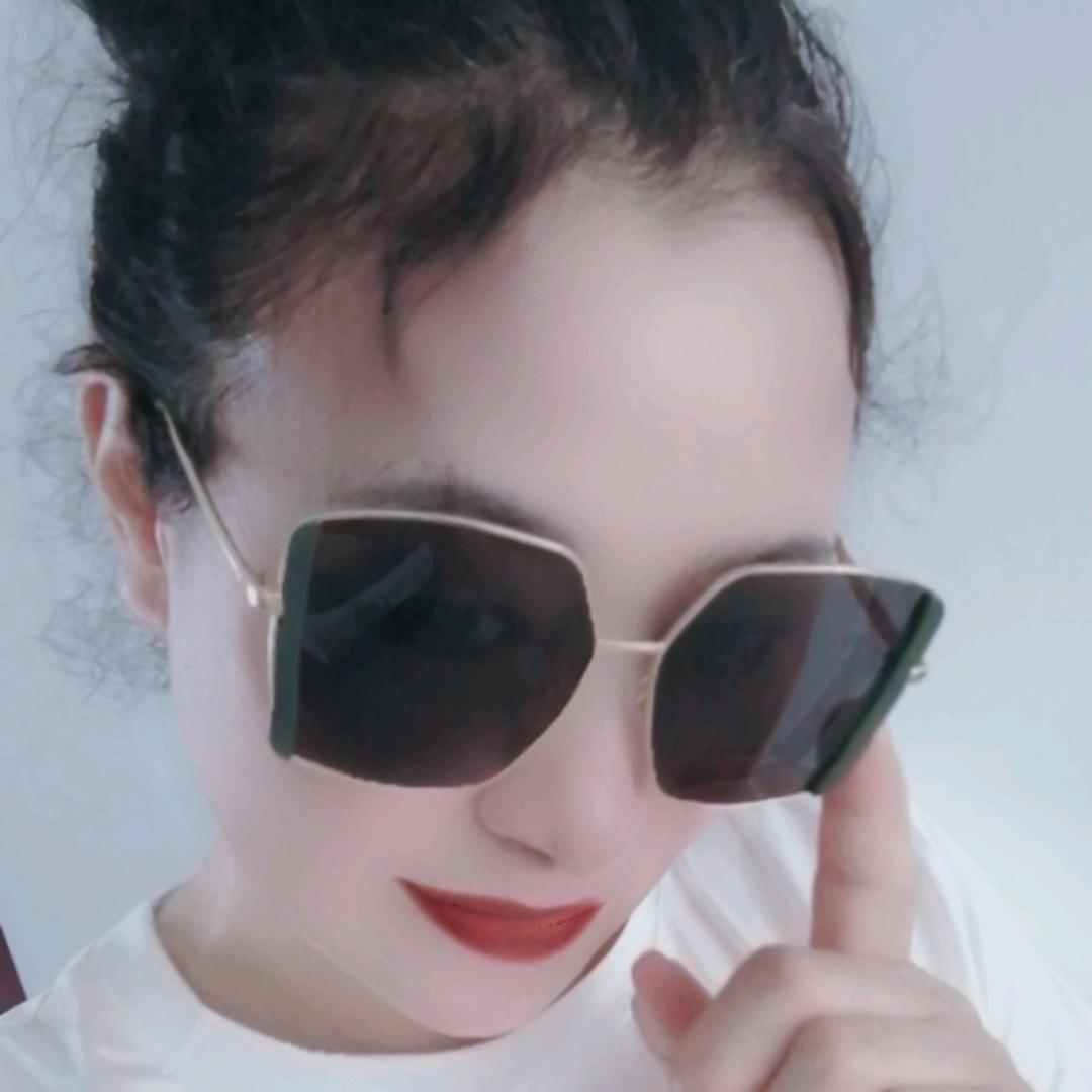 英子