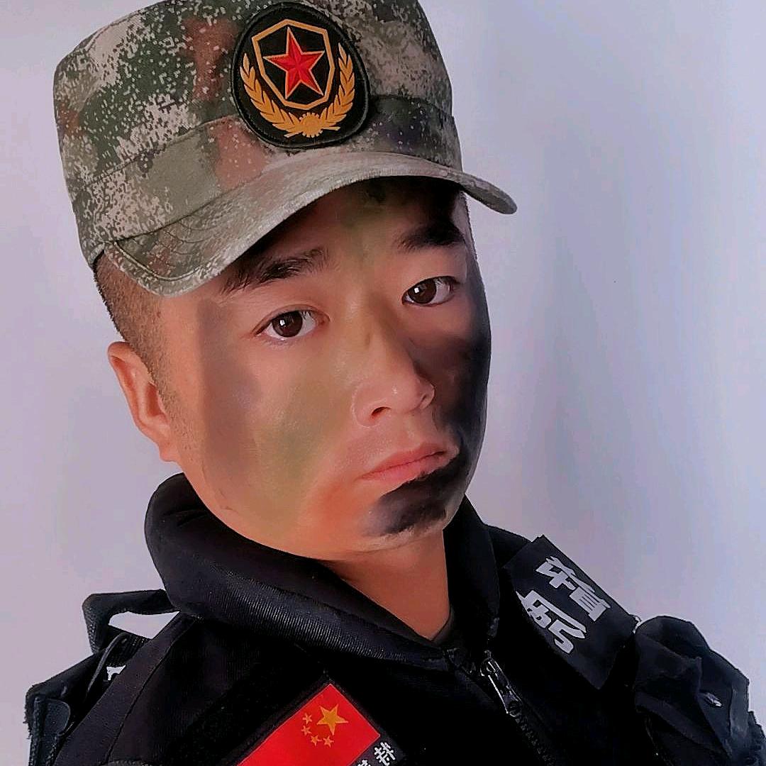 南堡•̀_•́一哥