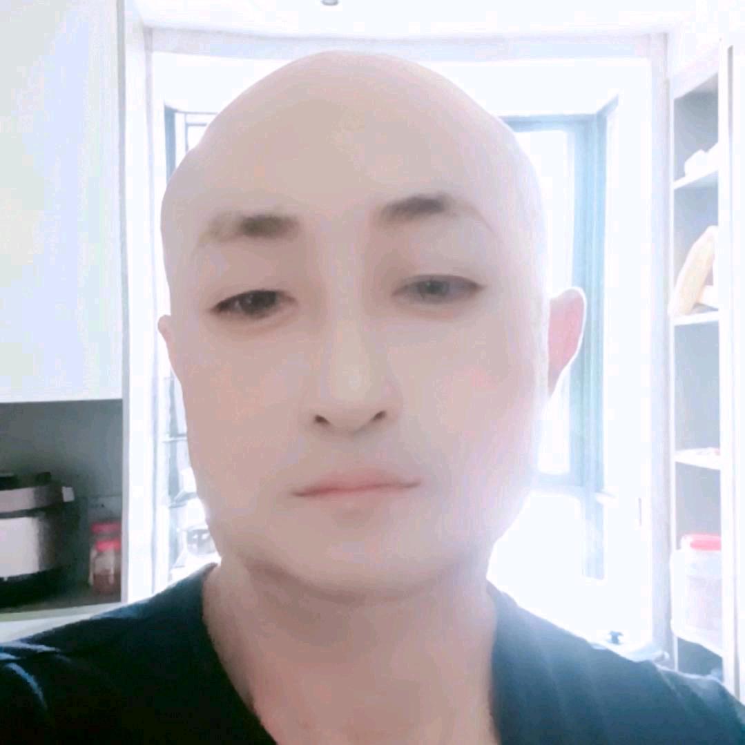 老何