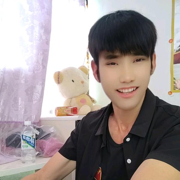 立友利民超市购物。