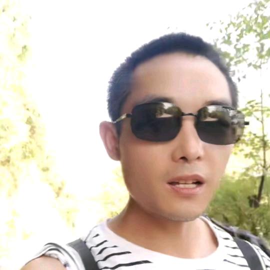 昊雨依林水果摊