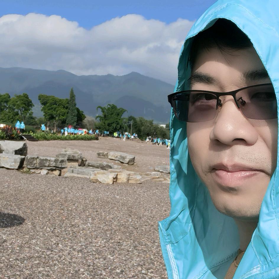 聆听心事的何老师