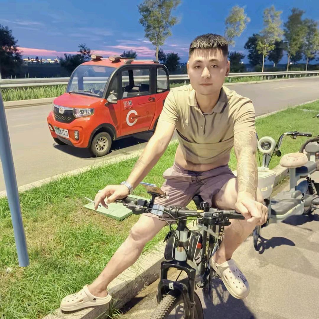一个风癫的男银