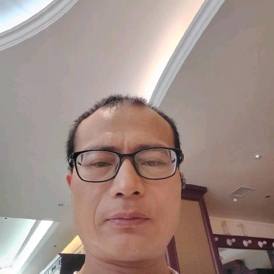 闫成