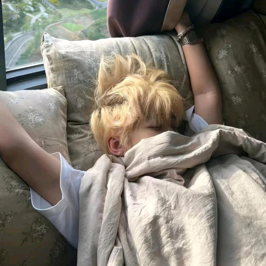 2586