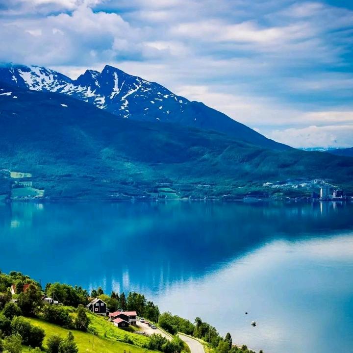 人生何处不相逢