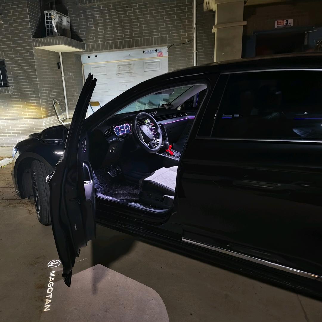 开迈腾的小姐姐