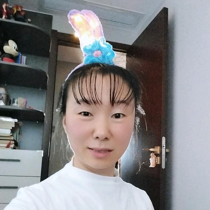 月嫂育婴师小芳