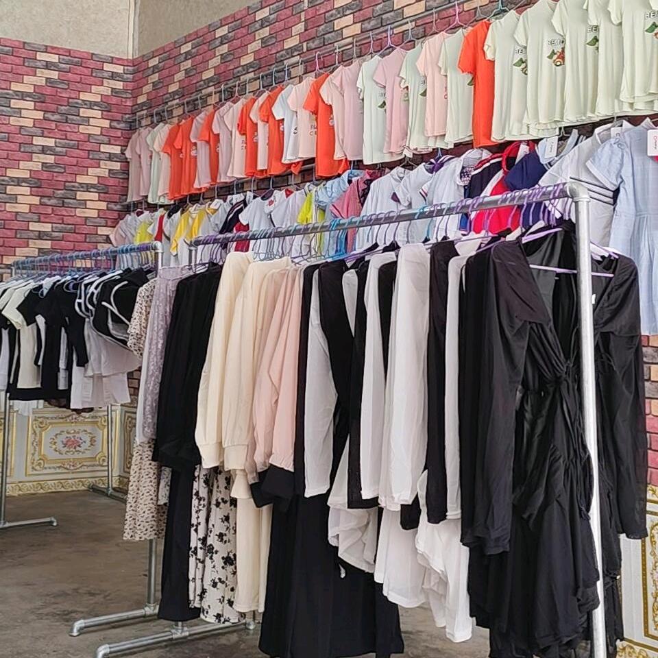 下坳小蒙服装店