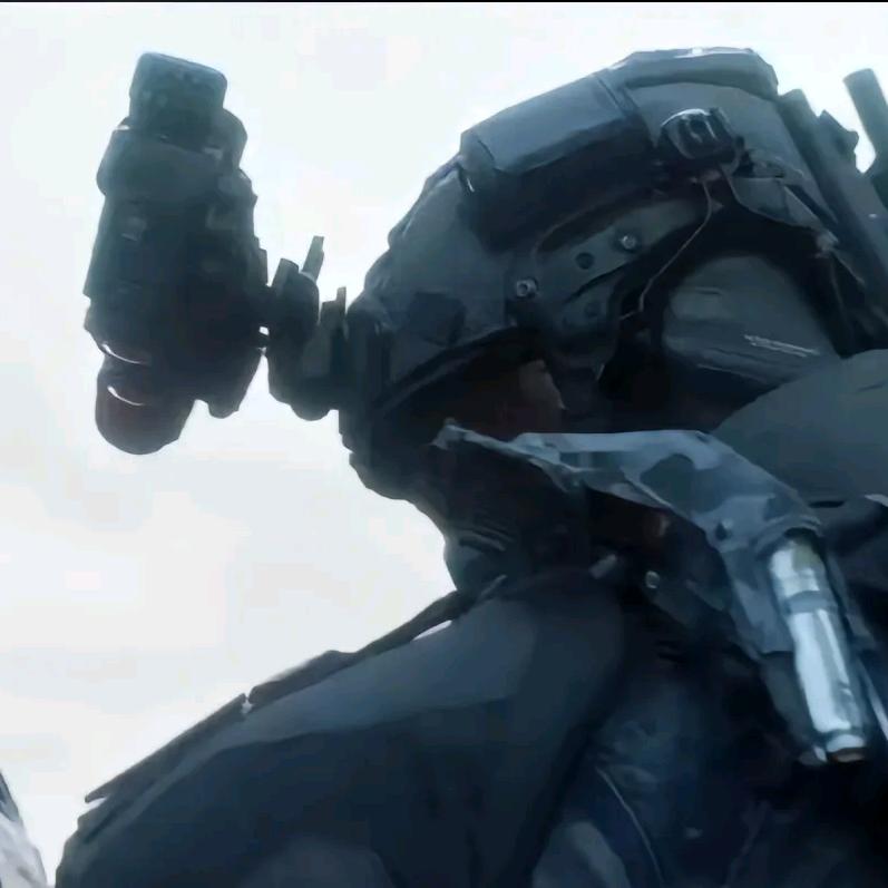 天才在左疯子在右，缪思雨在中间