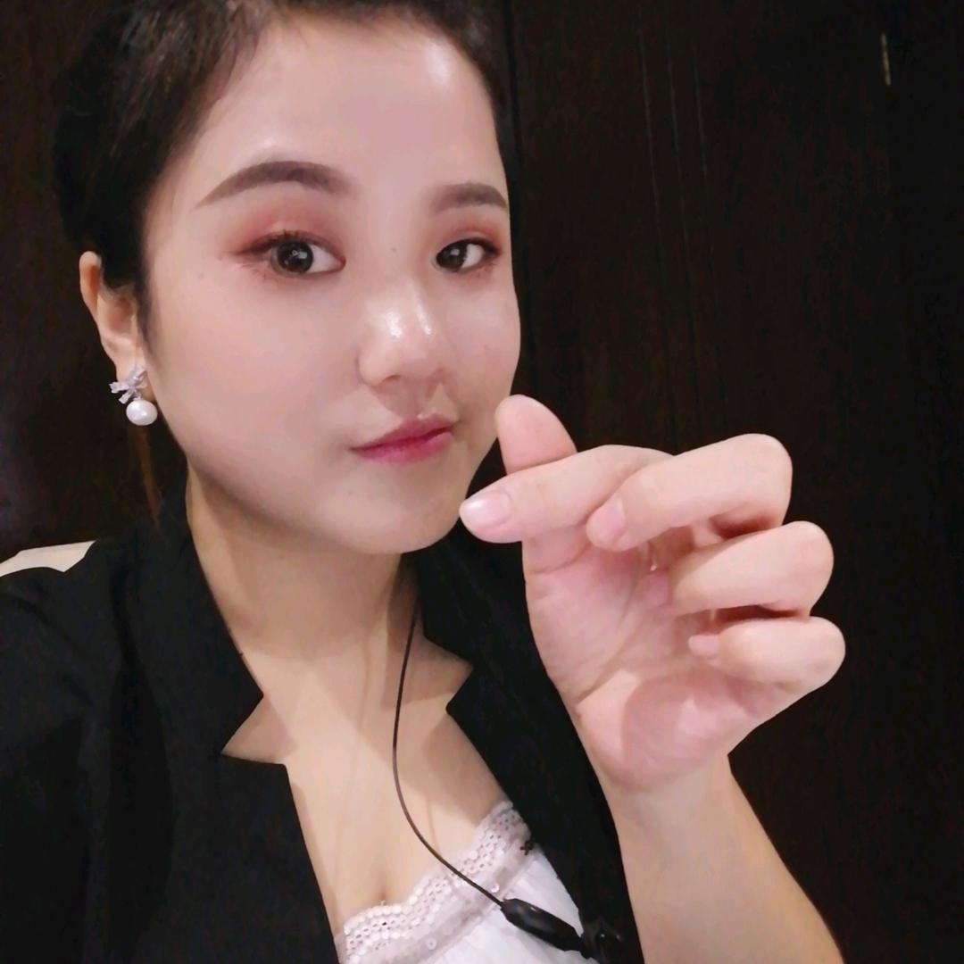 犍为县百海假日酒店餐厅经理小古