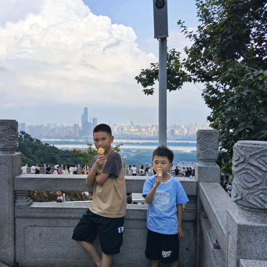 小张他不开心😁