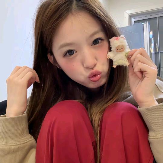 小红裤在海上