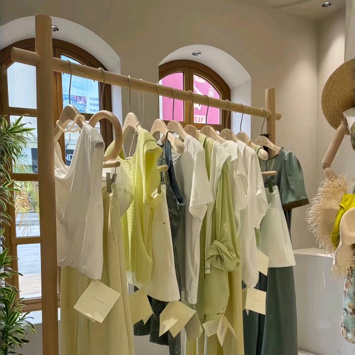 尚丝蔓服装