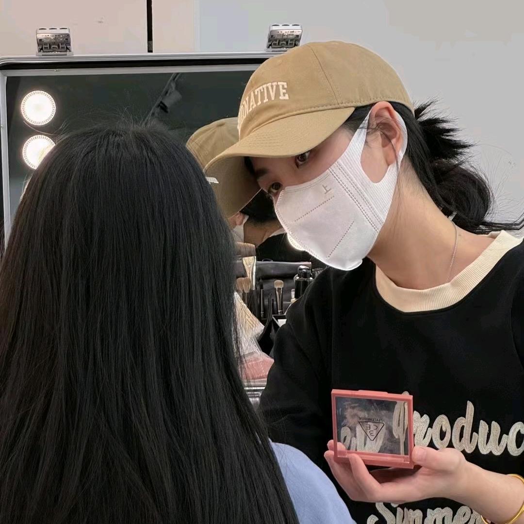 罗山做化妆师的梅梅