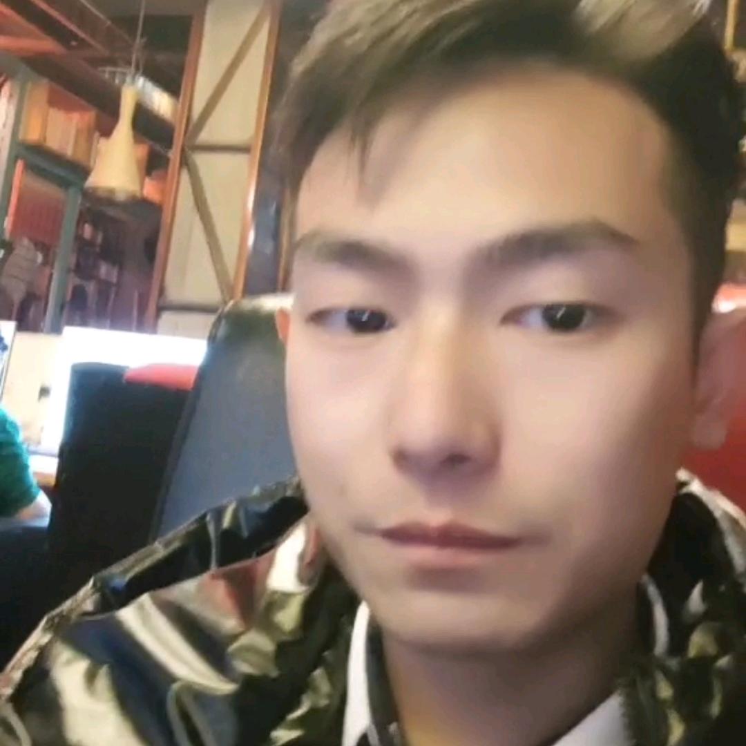 @90后龙哥馄饨摊