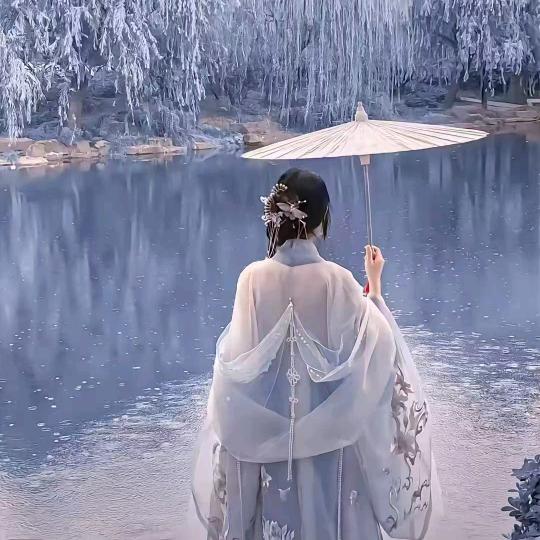 云袖舞霓裳